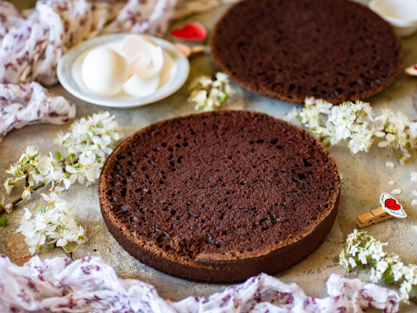 Влажный шоколадный бисквит для торта, рецепт с фото