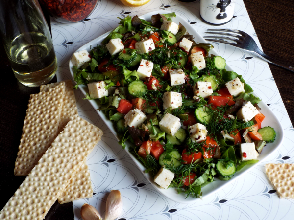 Салат с огурцами, помидорами и адыгейским сыром, рецепт с фото