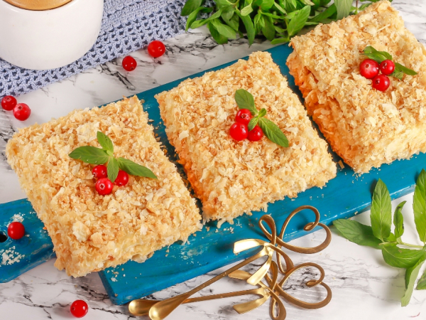 Пирожное «Наполеон» из слоеного теста, рецепт с фото