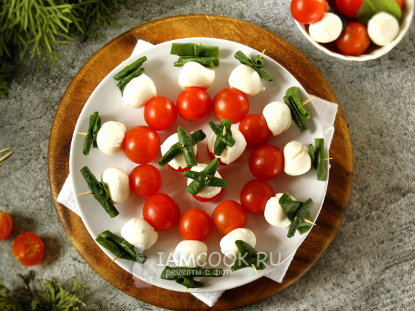 Канапе капрезе, рецепт с фото