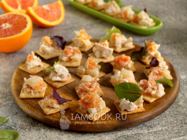 Канапе с курицей, ананасом и апельсином, рецепт с фото