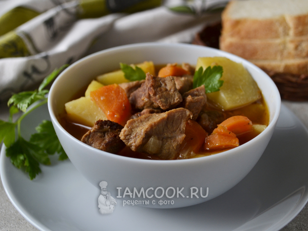 Жаркое из говядины с картошкой в мультиварке, рецепт с фото