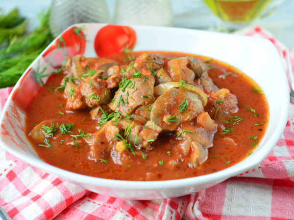 Куриная печень в томатном соусе, рецепт с фото