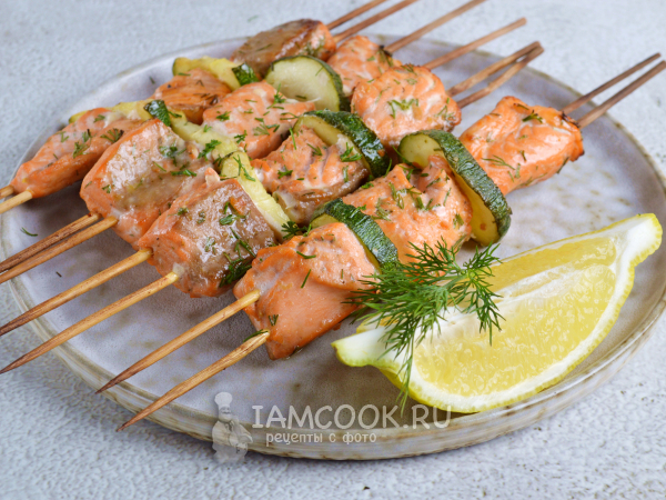 Шашлычки из семги на шпажках в духовке, рецепт с фото