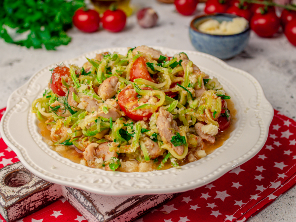 Спагетти из кабачков с курицей, рецепт с фото
