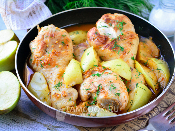 Курица с яблоками на сковороде, рецепт с фото