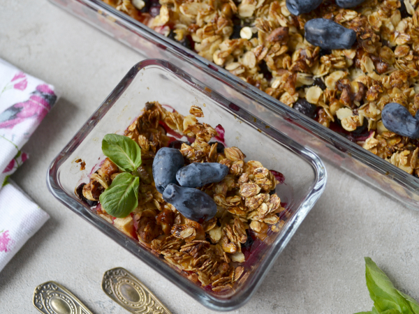 Яблочный крамбл ПП (с ягодами), рецепт с фото