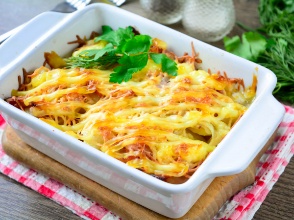 Картошка по-французски с беконом в духовке, рецепт с фото