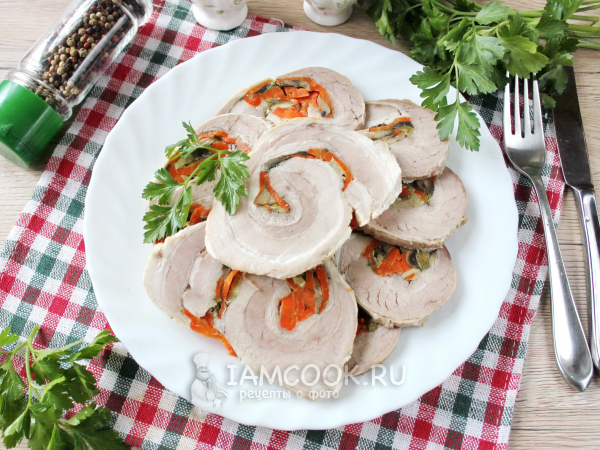 Рулет из подчеревка, запеченный в духовке, рецепт с фото