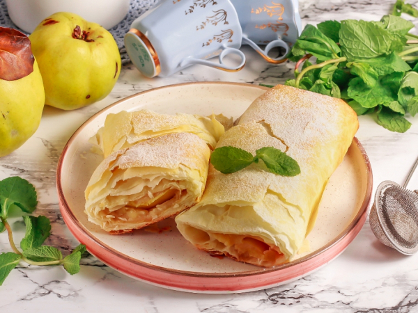 Рулет из теста фило с айвой, рецепт с фото