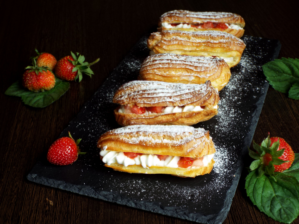 Эклеры с клубникой, рецепт с фото