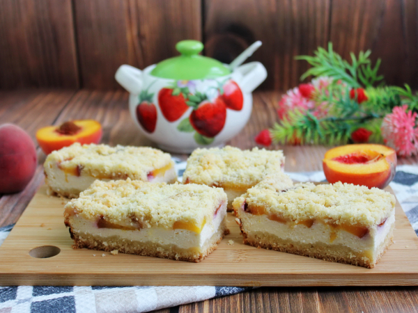 Королевская ватрушка с персиками и творогом, рецепт с фото