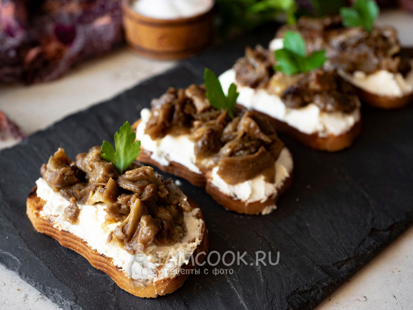 Брускетта с баклажанами и творожным сыром, рецепт с фото