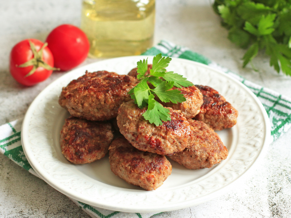 Котлеты из фарша с жареным луком, рецепт с фото