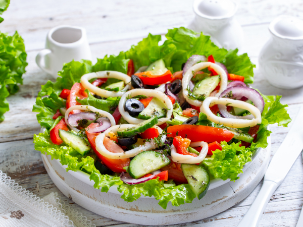 Греческий салат с кальмарами, рецепт с фото