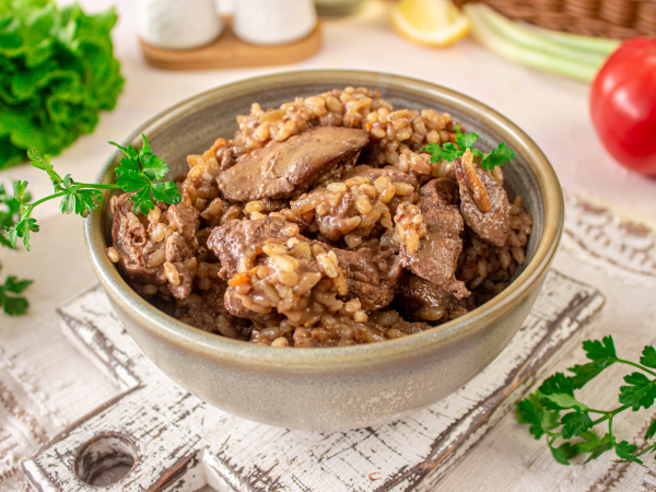 Куриная печень с рисом на сковороде, рецепт с фото