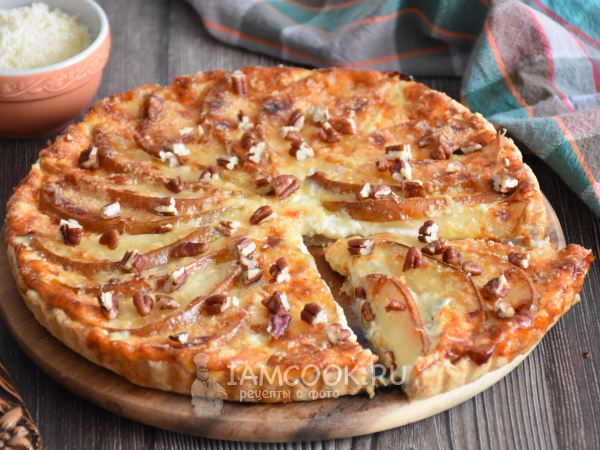 Киш с грушами и голубым сыром Горгонзола, рецепт с фото