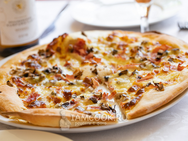 Пицца с ветчиной и шампиньонами, рецепт с фото