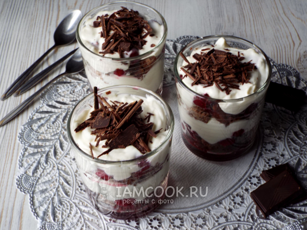 Шоколадный трайфл с вишней, рецепт с фото