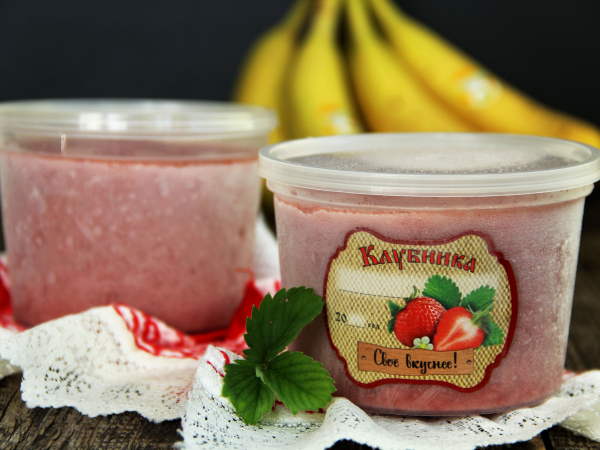 Замороженная клубника с бананом на зиму (в блендере), рецепт с фото