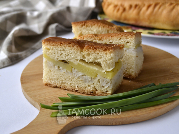 Дрожжевой пирог с картошкой и рисом, рецепт с фото