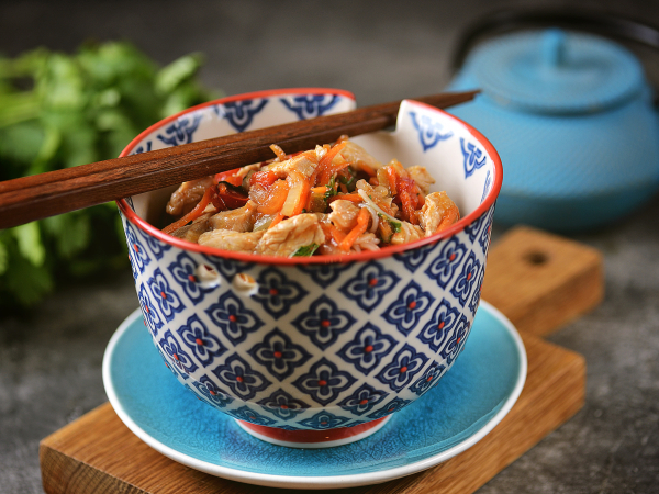 Рисовая лапша с индейкой и овощами, рецепт с фото