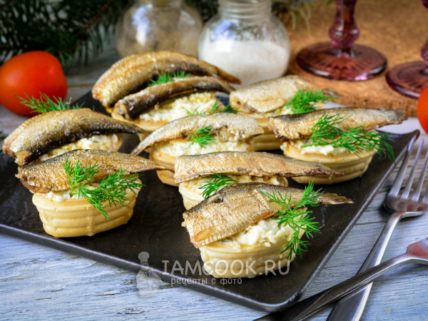 Тарталетки со шпротами и творожным сыром, рецепт с фото