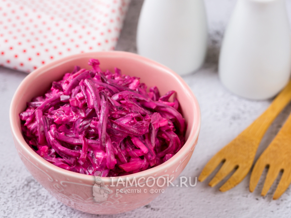 Салат со свёклой и копчёным сыром, рецепт с фото