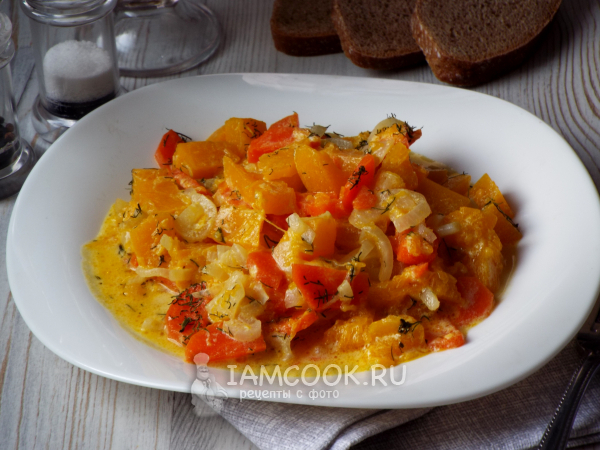 Тыква с луком и морковью на сковороде, рецепт с фото