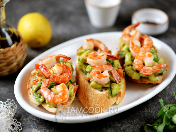 Брускетта с гуакамоле и креветками, рецепт с фото