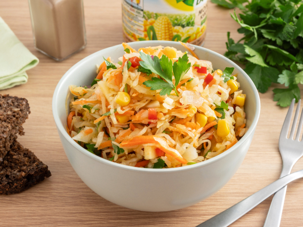 Салат с квашеной капустой и кукурузой, рецепт с фото