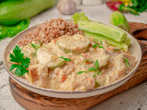 Рыба (филе минтая) с кабачком на сковороде, рецепт с фото