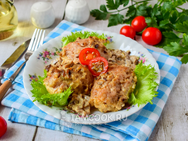 Котлеты в грибном соусе в духовке, рецепт с фото
