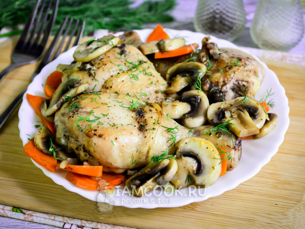 Куриные ножки с грибами (шампиньонами) на сковороде, рецепт с фото