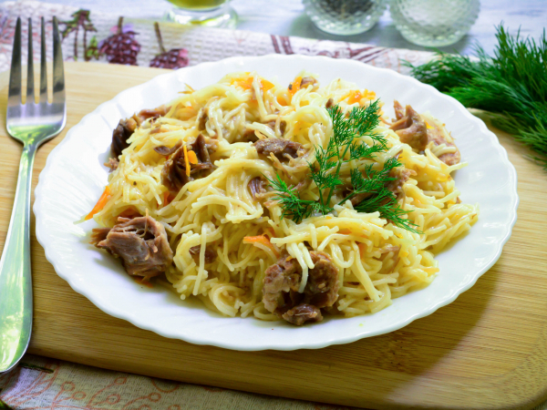 Вермишель с тушенкой, рецепт с фото