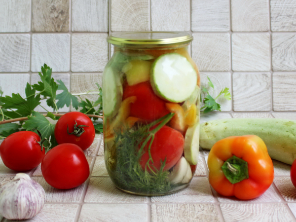 Маринованные кабачки с помидорами и перцем на зиму, рецепт с фото
