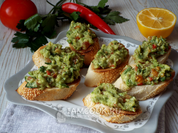 Брускетта с гуакамоле, рецепт с фото