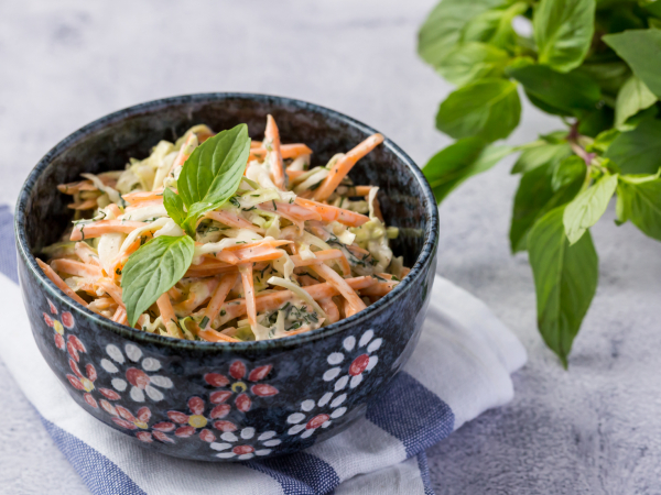 Салат из капусты с морковью и майонезом, рецепт с фото