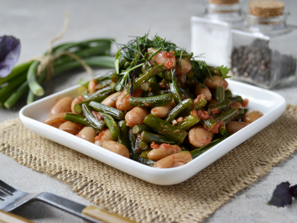 Салат из чесночных стрелок (с фасолью), рецепт с фото