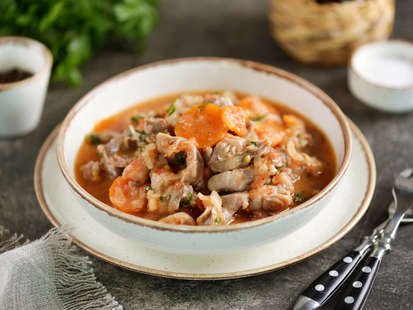 Куриные желудки с помидорами (тушеные), рецепт с фото