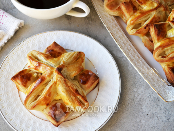 Слойки с творогом и вареньем, рецепт с фото