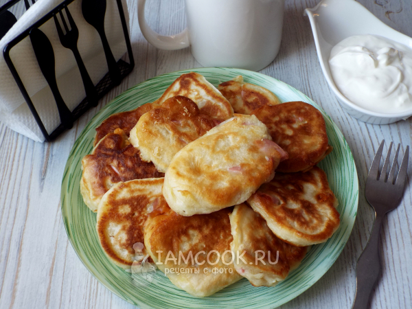 Оладьи с сосисками и сыром (на кефире), рецепт с фото
