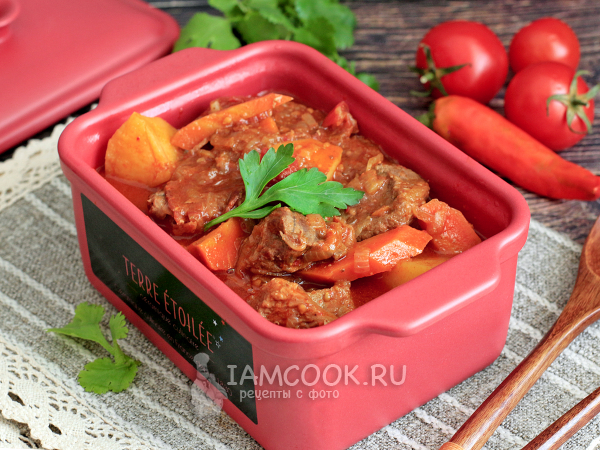 Гуляш из говядины с помидорами, рецепт с фото