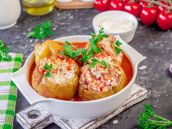Фаршированные перцы в томатном соусе в мультиварке, рецепт с фото