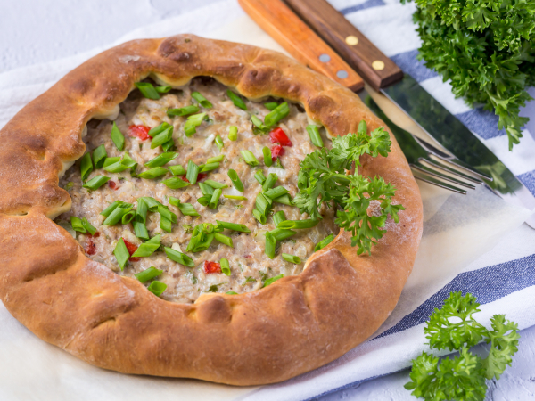 Открытый мясной пирог с фаршем, рецепт с фото