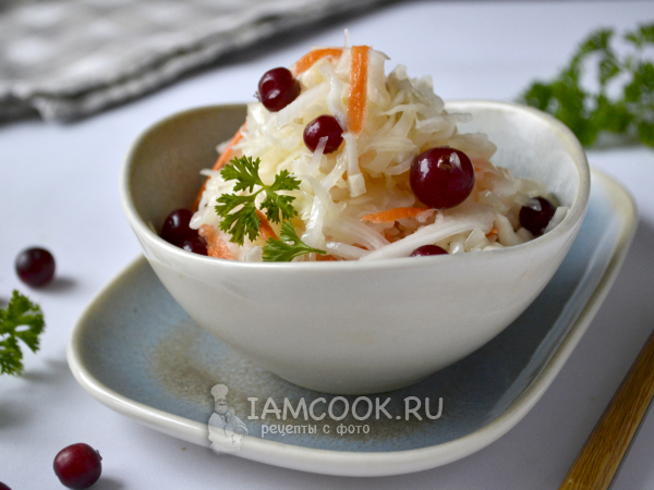 Маринованная капуста с луком быстрого приготовления, рецепт с фото
