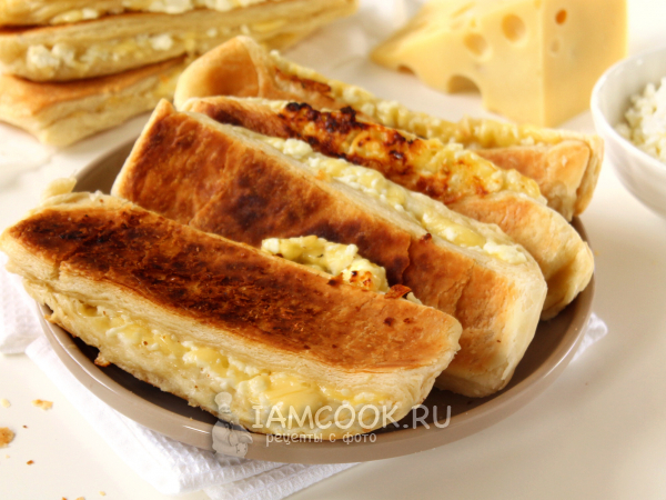 Слойки с творогом и сыром, рецепт с фото