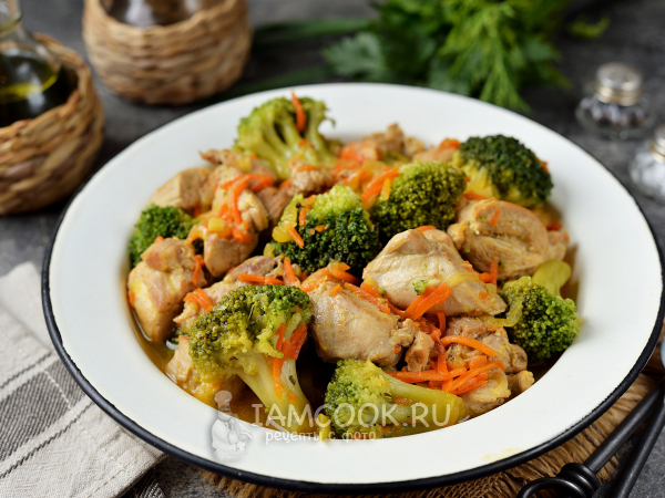 Тушеная индейка с брокколи, рецепт с фото