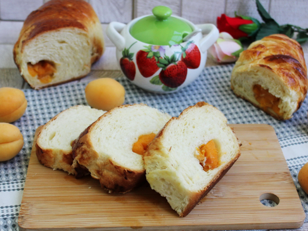 Рулет с абрикосами, рецепт с фото