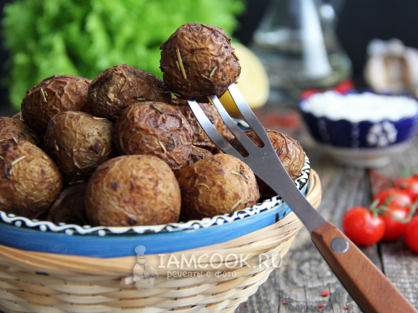 Мелкий картофель, запеченный в кожуре в духовке, рецепт с фото